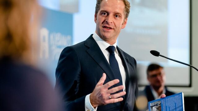 'Coronaminister' De Jonge kijkt terug op 'zware tijd'