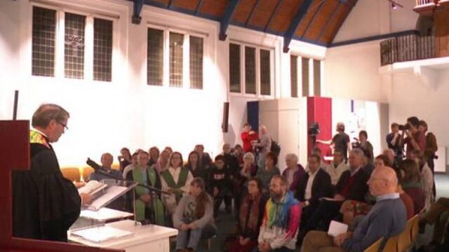 Marathon-kerkdienst voor Armeens gezin: 'We kunnen het nog wel even uitzingen'