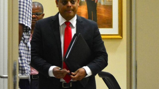 Politici op Curaçao, Aruba en Sint-Maarten moeten inleveren in ruil voor Nederlandse coronasteun