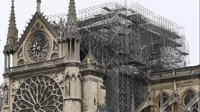 Podcast De Dag: waarom de brand in de Notre-Dame Frankrijk in de ziel raakt