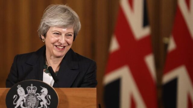 Meevaller voor May, maar afzetprocedure nog niet uit de lucht