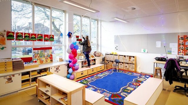 Overal lege scholen, Rode Kruis opent hulplijn