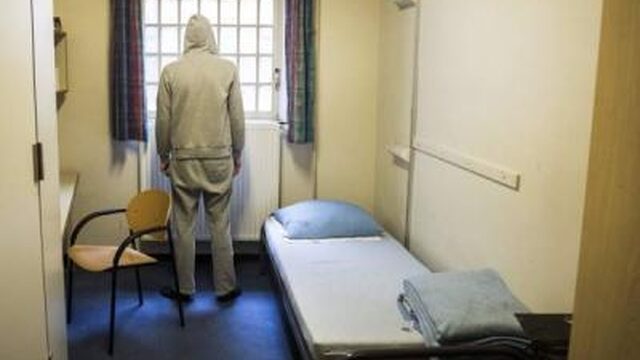 Minister kondigt zwaardere straffen voor wraakporno aan