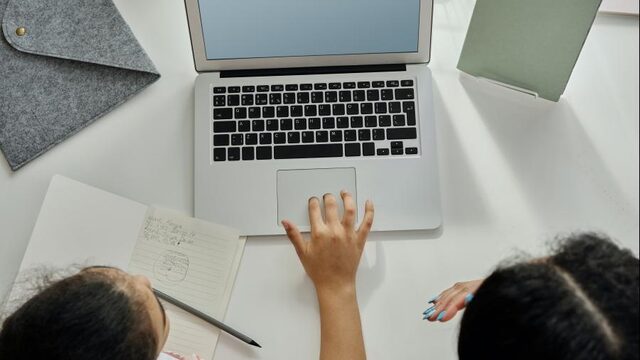 Slechts 1 op de 5 ouders begeleidt kind bij mediagebruik: 'Het is elke dag nodig'