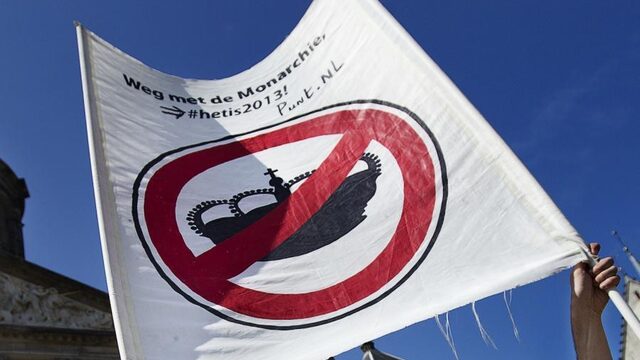 'Schaf het koningshuis maar af'