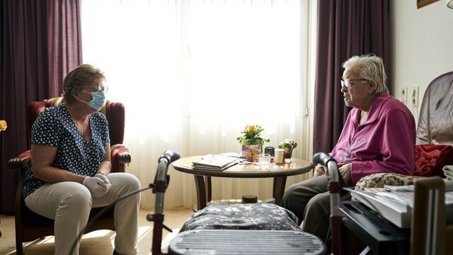 Podcast De Dag: Opbloeien of verpieteren; de grote verschillen in verpleeghuizen