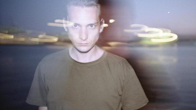 Thomas Azier: 'Als je langere tijd alleen bent, voelt het alsof de tijd vertraagt'