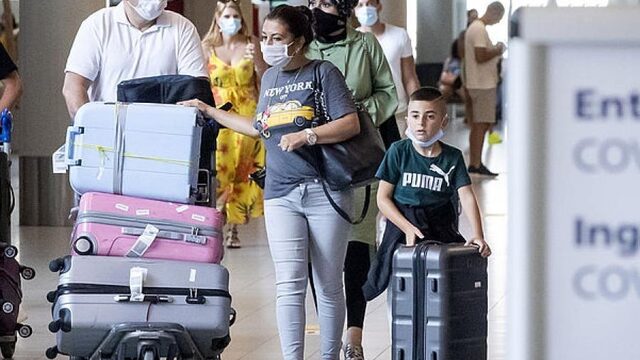 Mensen gaan ondanks de beperkingen nog steeds op vakantie: 'De overheid is nu aan zet'