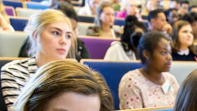 Tienduizenden studenten lopen door coronacrisis studievertraging op