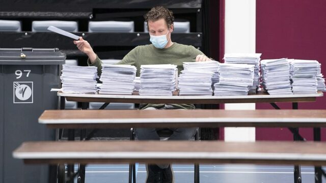 Minister Ollongren past procedure briefstemmen aan