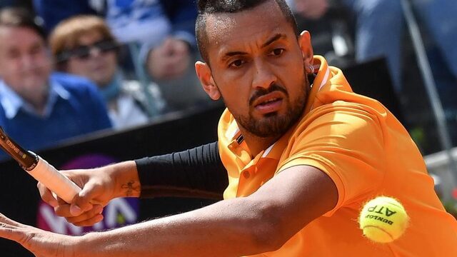 Kyrgios misdraagt zich weer eens: 'Geweldige tennisser, maar knotsgek'