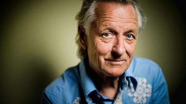 Cabaretier en liedjesschrijver Jeroen van Merwijk (65) overleden