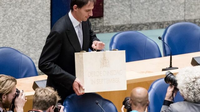 'Begrotingsoverschot moet naar lonen in zorg, onderwijs en politie'