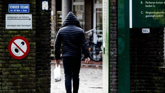Stand.nl: Het kabinet onderschat de criminaliteit rond asielzoekerscentra