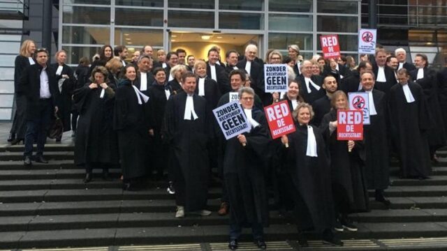 'De verantwoordelijkheid voor goede rechtsbijstand komt bij de advocaat te liggen, die dat uit eigen zak betaalt'