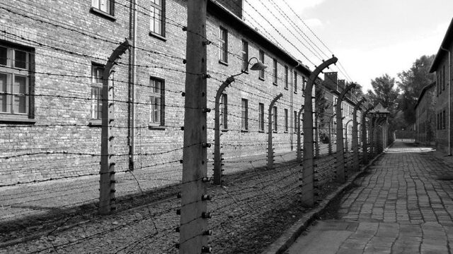 Moeten we op stokoude nazi's blijven jagen?