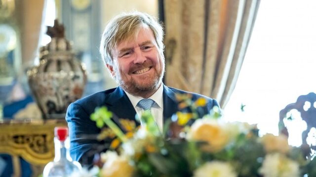 Deuk in imago Willem-Alexander door Griekse vakantie