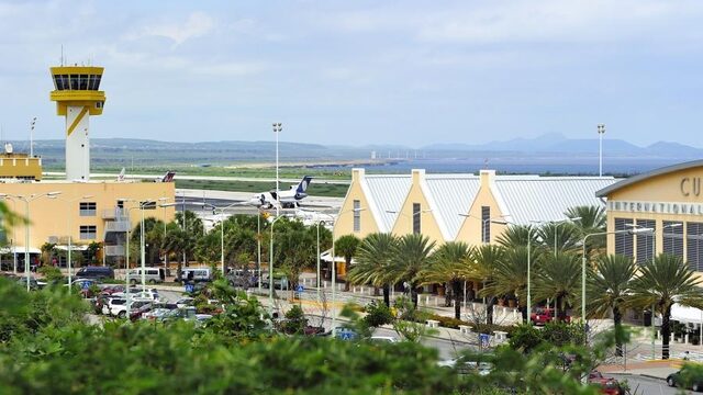 Vliegverkeer naar Curaçao plat vanwege corona en inwoners moeten binnen blijven