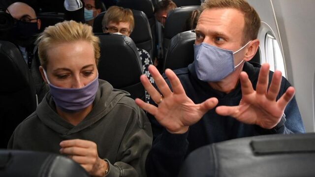 Oppositieleider Navalny onderweg naar Rusland