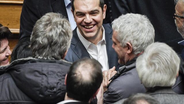 Tsipras overleeft vertrouwensstemming over nieuwe naam Macedonië