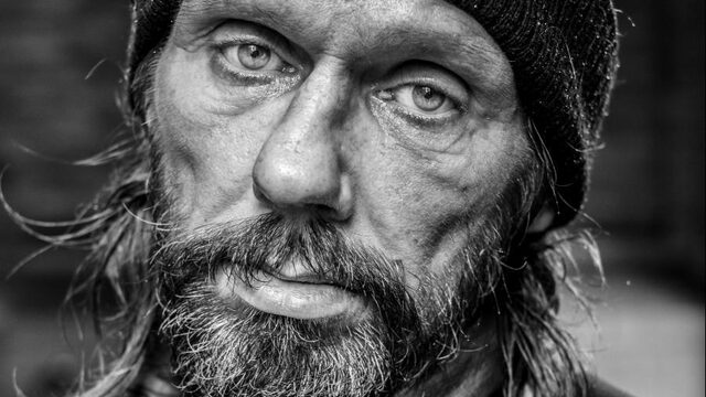 Podcast De Dag: 'Boetes voor daklozen hebben totaal geen nut'