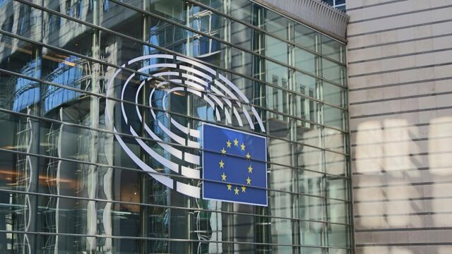 Stand.nl: 'De Europese Unie moet geen centimeter toegeven aan Polen en Hongarije'