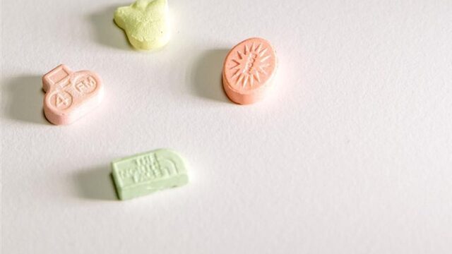 Stand.nl: De handel en productie van XTC moeten gereguleerd worden