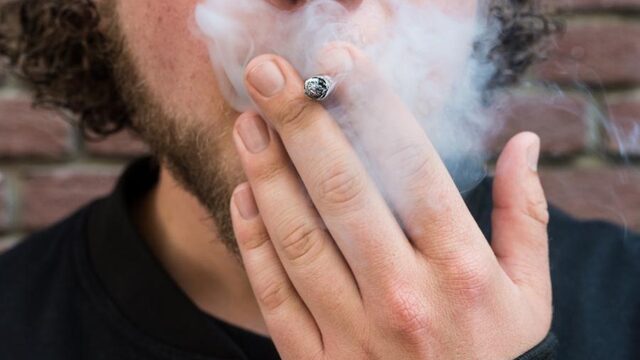 Weg vrij voor rookverbod op straat voor gemeentes