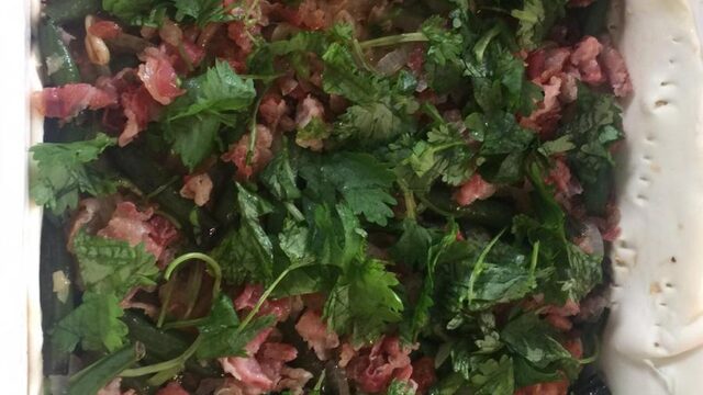 Recept voor een hartige bladerdeegtaart met pittige kip