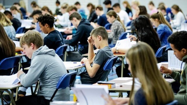 OMT-lid Illy: 'Middelbare scholieren moeten één meter afstand houden'