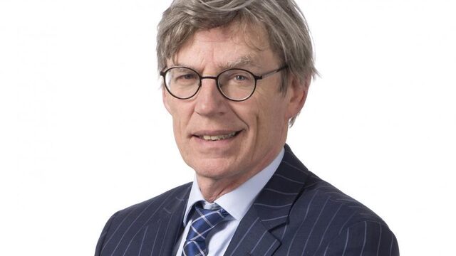 Ziekenhuisbestuurder Berden: Voor een knieoperatie moet je straks een jaar wachten