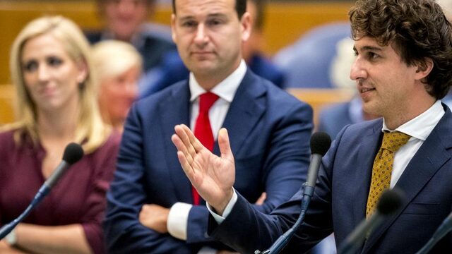 Linkse oppositie komt met tegenbegroting: lonen omhoog en meer winstbelasting