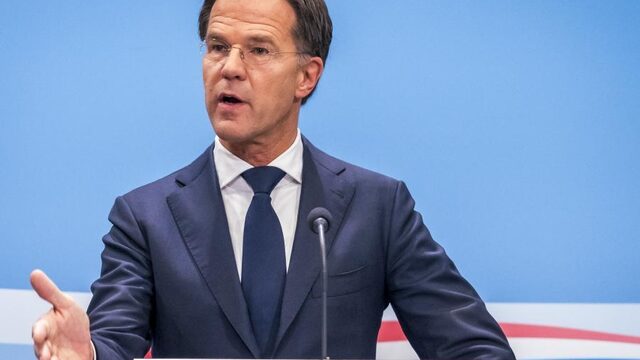 Oud-minister Jan Pronk: 'Het kabinet moet nu aftreden'