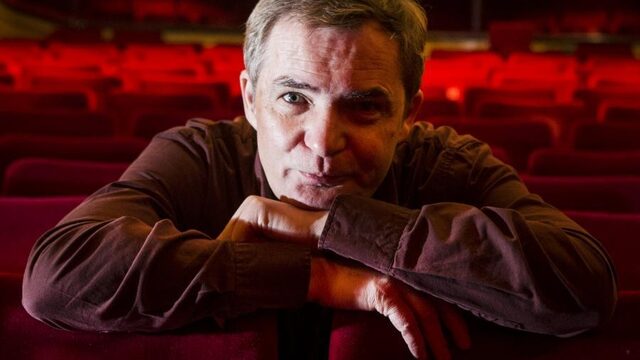 De Herman Finkers-methode: Twentse nuchterheid en absurditeit