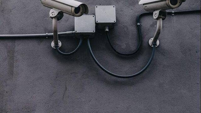 Inlichtingendiensten controleren, hoe doe je dat?
