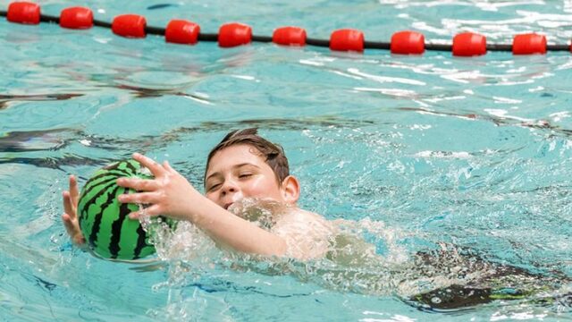 Lekker zwemmen deze zomer? 'Houd je kinderen goed in de gaten'