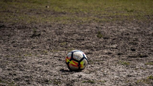Hoe kleine amateurclubs in handen van criminelen vallen
