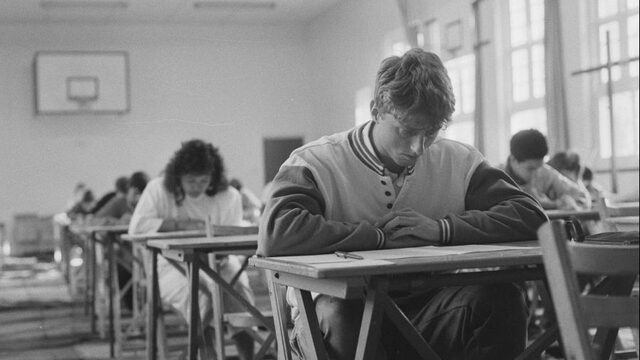 De leraar als vrijgezelle mislukkeling met drankprobleem - en vakkennis