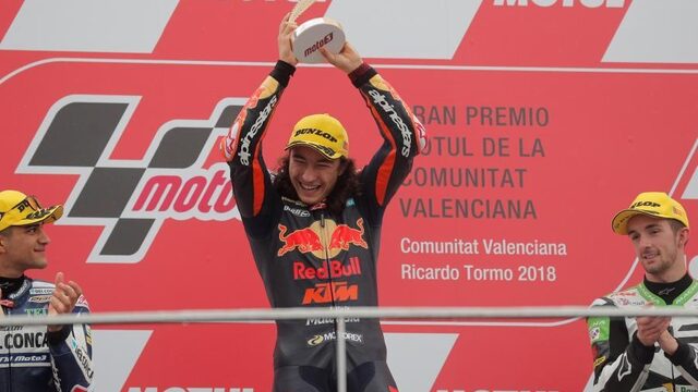 Daverend debuut voor Turk Öncü (15) in Moto3