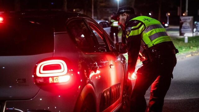 Stand.nl: 'Het kabinet moet alle mogelijke middelen inzetten om de Britse variant te bestrijden'