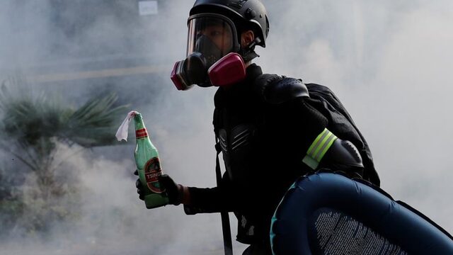 Studenten en politie nog steeds tegenover elkaar bij universiteit Hongkong
