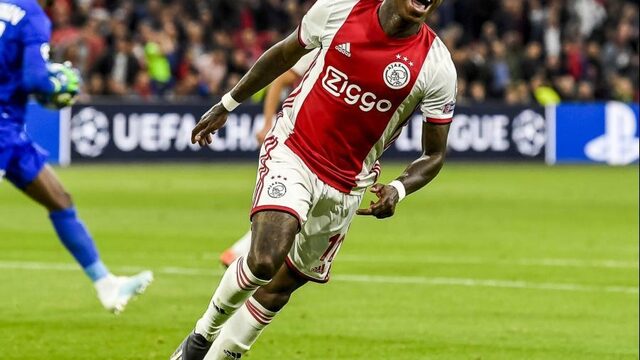 Ajax begint overtuigend aan nieuw jaar in Champions League