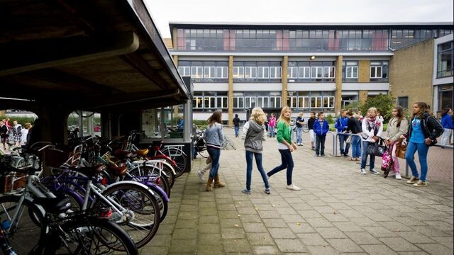 Stand.nl: Het opengaan van middelbare scholen moet voor alle leerlingen gelden