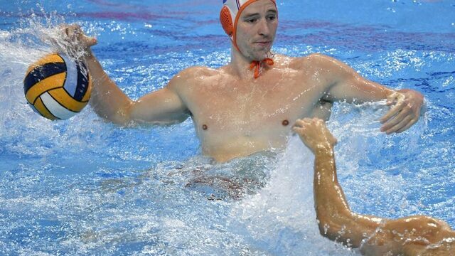 Waterpoloër Lindhout terug naar Nederland