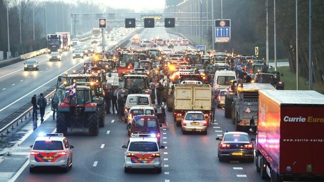 Boeren en bouwers voeren actie, op veel wegen is het druk