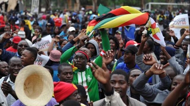 Zimbabwanen uitzinnig: 'Dit is onze onafhankelijkheidsdag'