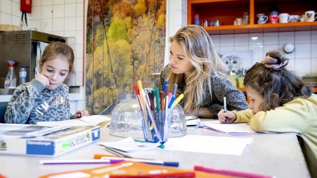 'Schaduwonderwijs waarbij ouders honderden euro's betalen voor bijles, zorgt voor groot niveauverschil tussen kinderen'