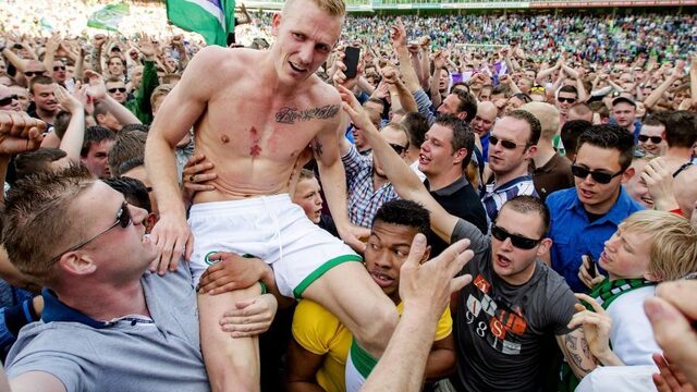 Nick van der Velden voetbalde op Bali: "Supporters gooiden stoeltjes naar ons, de ME moest ons afvoeren"