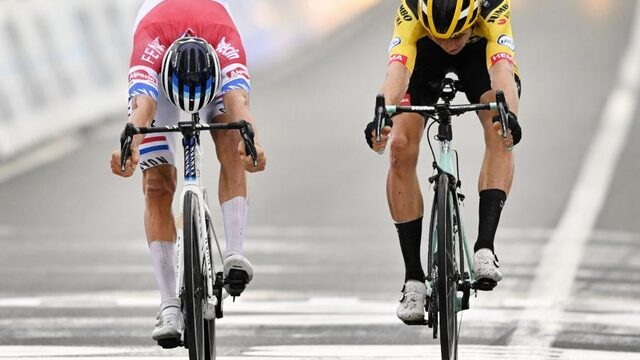 Wat roep je Mathieu van der Poel toe in de laatste kilometer van Vlaanderen's mooiste?