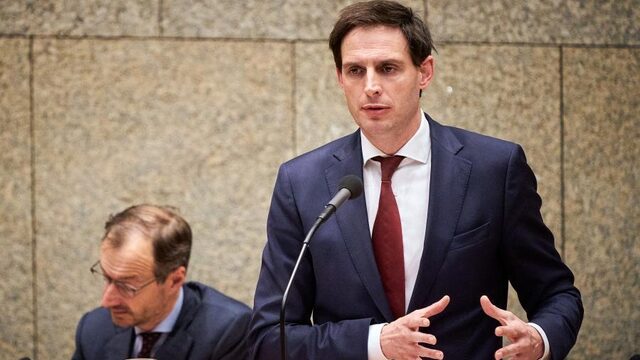 Kabinet gesteund in corona-aanpak, Kamer unaniem voor bonus zorgpersoneel